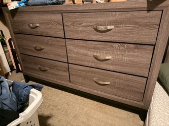 Queen Size Wooden Bedroom Set