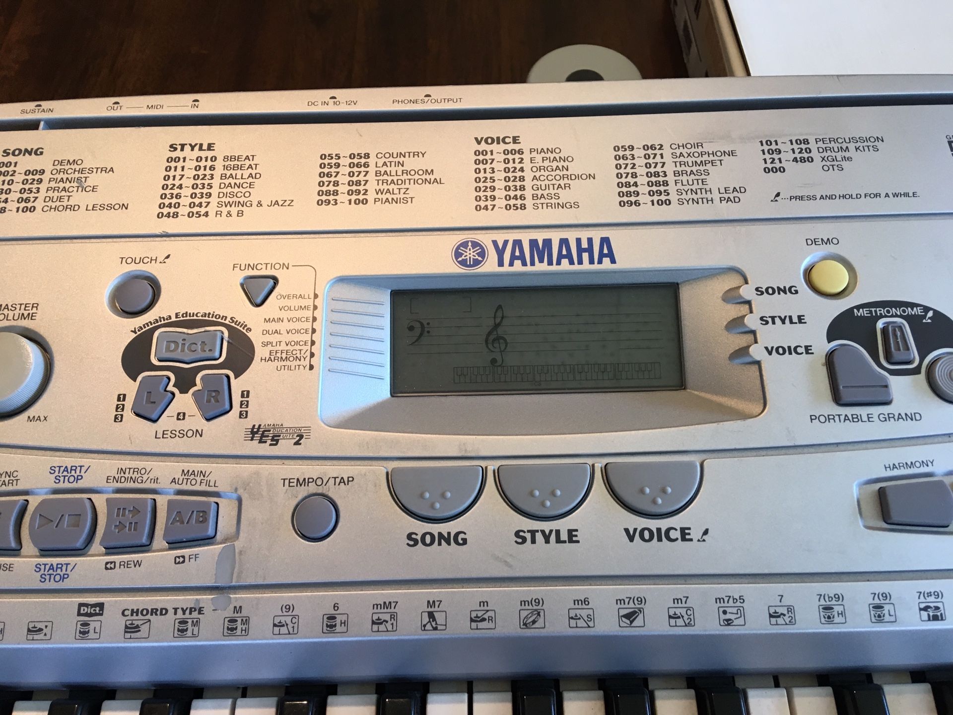 Yamaha PSR-275 keyboard and music stool