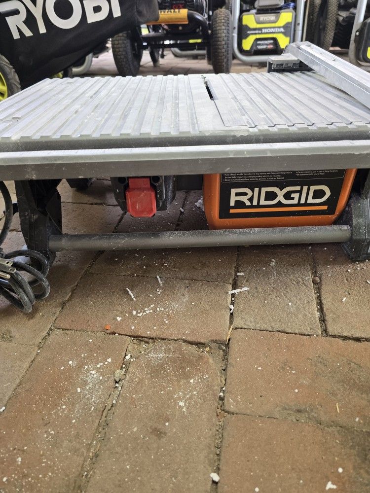Ridgid 7" Blade Corded Table Top Tile Saw