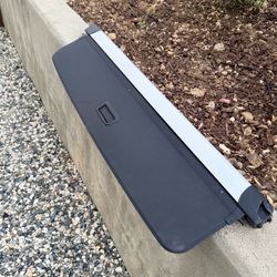 2018 Range Rover Sport OEM Retractable Cargo / Luggage Cover - Excellent Condition