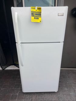 Apartment size fridge Like New