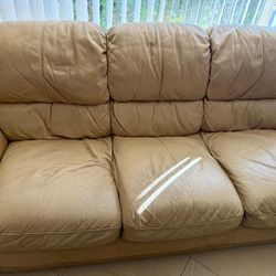 Free Couches In Hollywood!