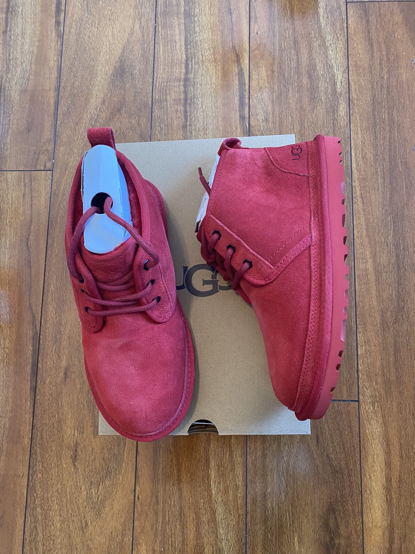 New Women’s Ugg Sz 7 Red Boots