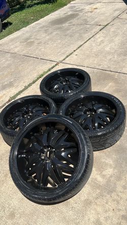 Car rim and tire size 22s