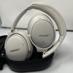 Bose QuietComfort 45 Wireless Bluetooth Noise Cancelling Headphones (Lot 1)