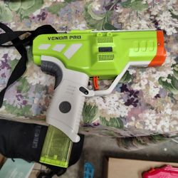 Venom Pro Motorized Fully Automatic Blaster With 12 Round Mag