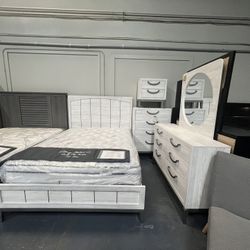 4pc Queen Bed Set