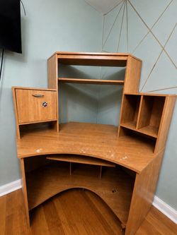 Corner desk