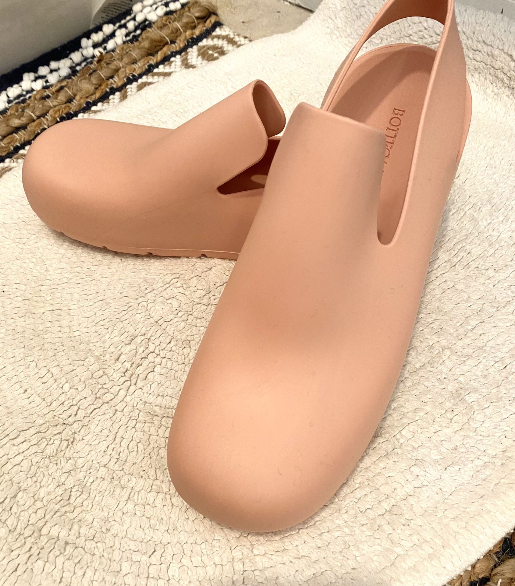 L/N* BOTTEGA VENETA *Rubber Puddle Mule