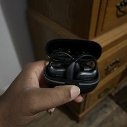 Wireless Bluetooth Earbuds w/ Charging Case - Works Great