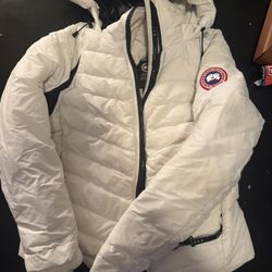 Women’s Authentic Canada Goose Size small 