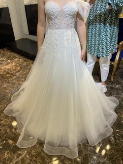 Brandnew Wedding Dress With Accessories  Thumbnail
