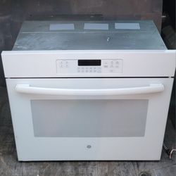 GE ELECTRIC OVEN RANGE EXCELLENT CONDITION AND VERY CLEAN 