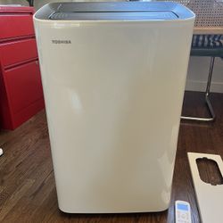Toshiba PX0611CWRU 10,000 BTU 115-Volt Air Conditioner