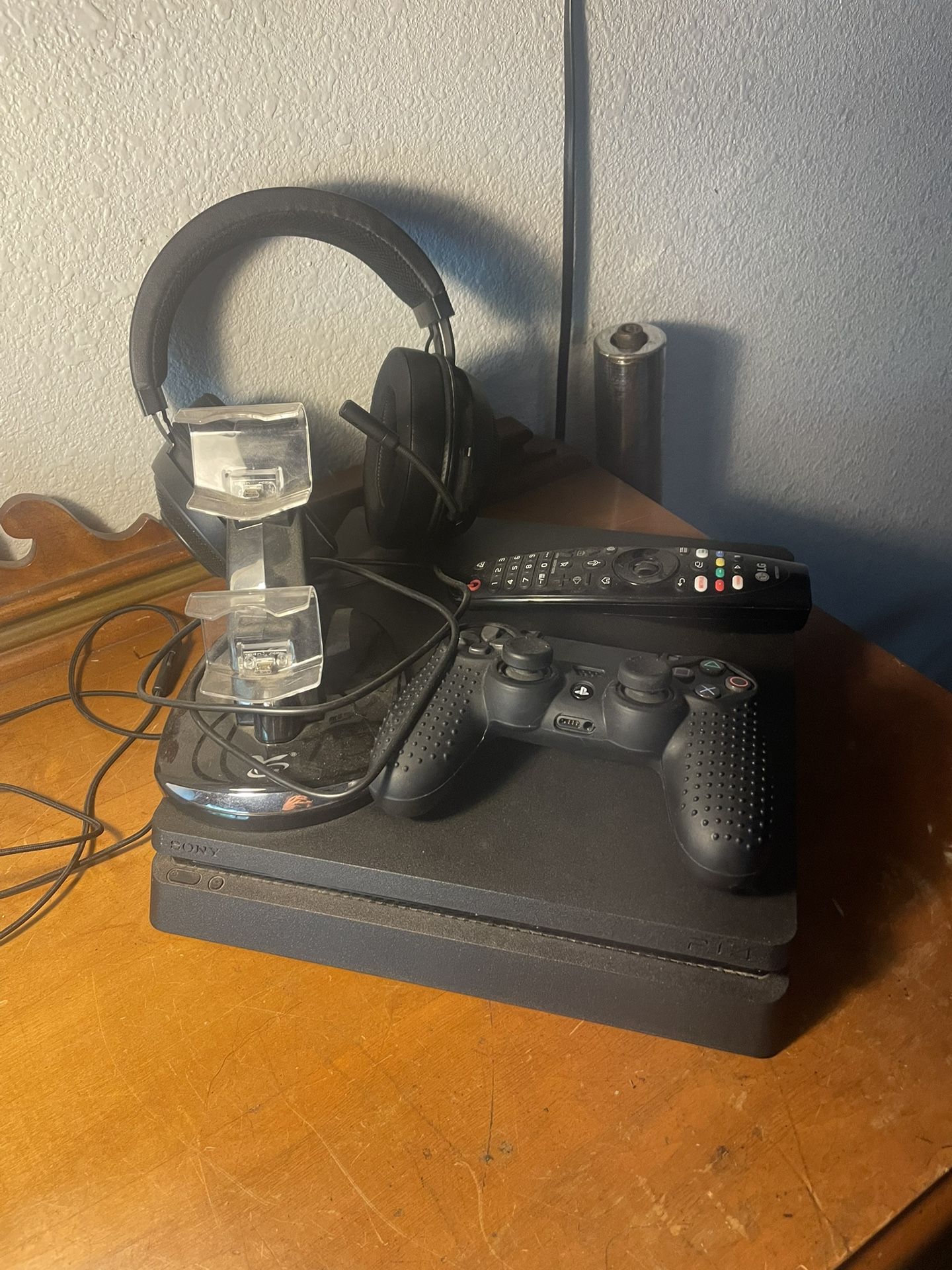 PS4+75inch TV+controller With Charger