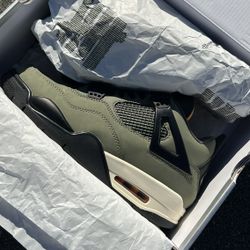 Jordan 4 Retro Undefeated OG 