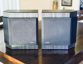 Beautiful pair of Bose 2001 Speaker Direct Reflecting Bookshelf Speakers (grey and black)