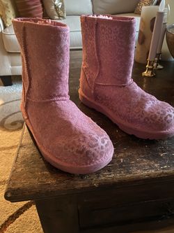 Like New! Only Worn Twice, Women’s Pink Uggs 6