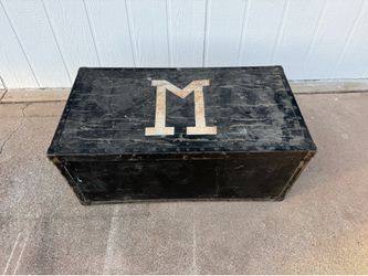Vintage Footlocker / Steamer Trunk