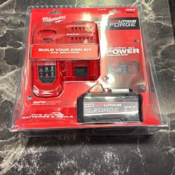 Milwaukee M18 REDLITHIUM FORGE XC8.0 8.0 Ah Battery Starter Kit w/ Rapid Charger