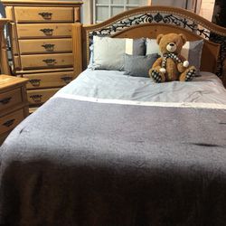 Solid Wood Queen Bed Set 