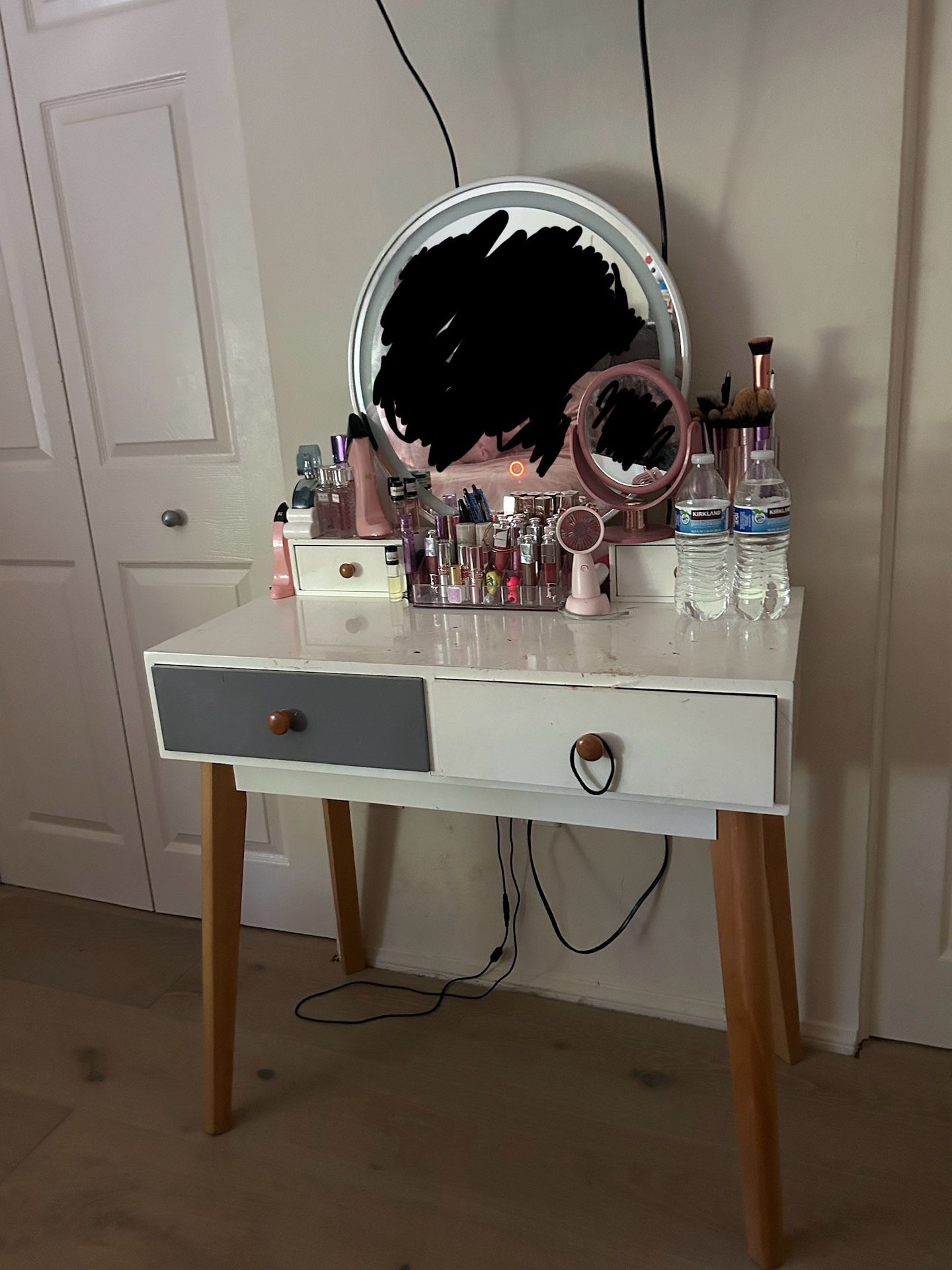 MakeUp Vantiy/desk