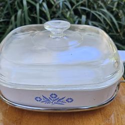 4qt Corningware casserole in cradle