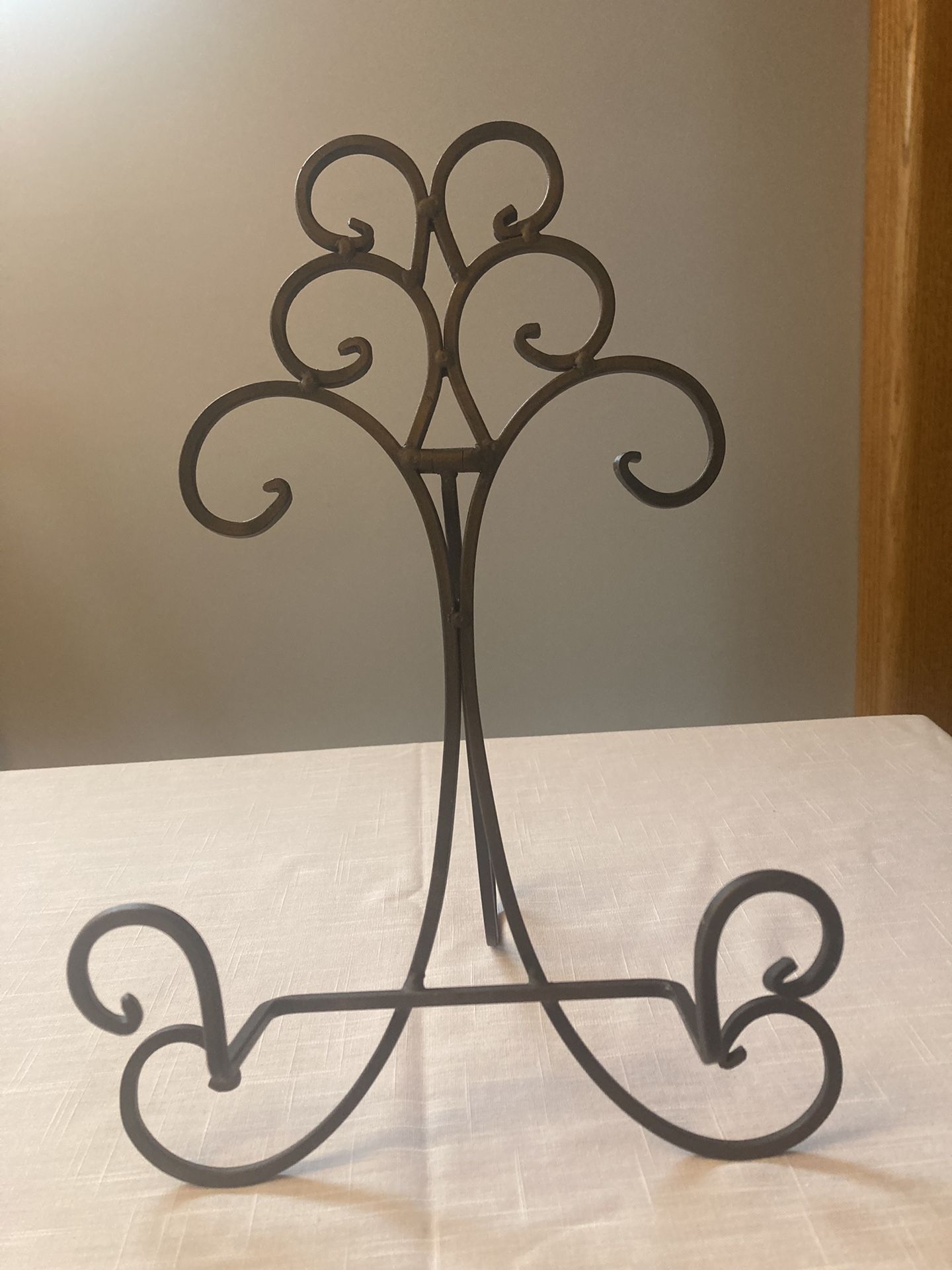 Metal Table Top Easel Stand