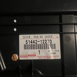 2008 Toyota Yaris under Engine Cover