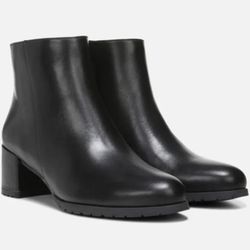 New Naturalizer Black Leather Ankle Boots - Size 9