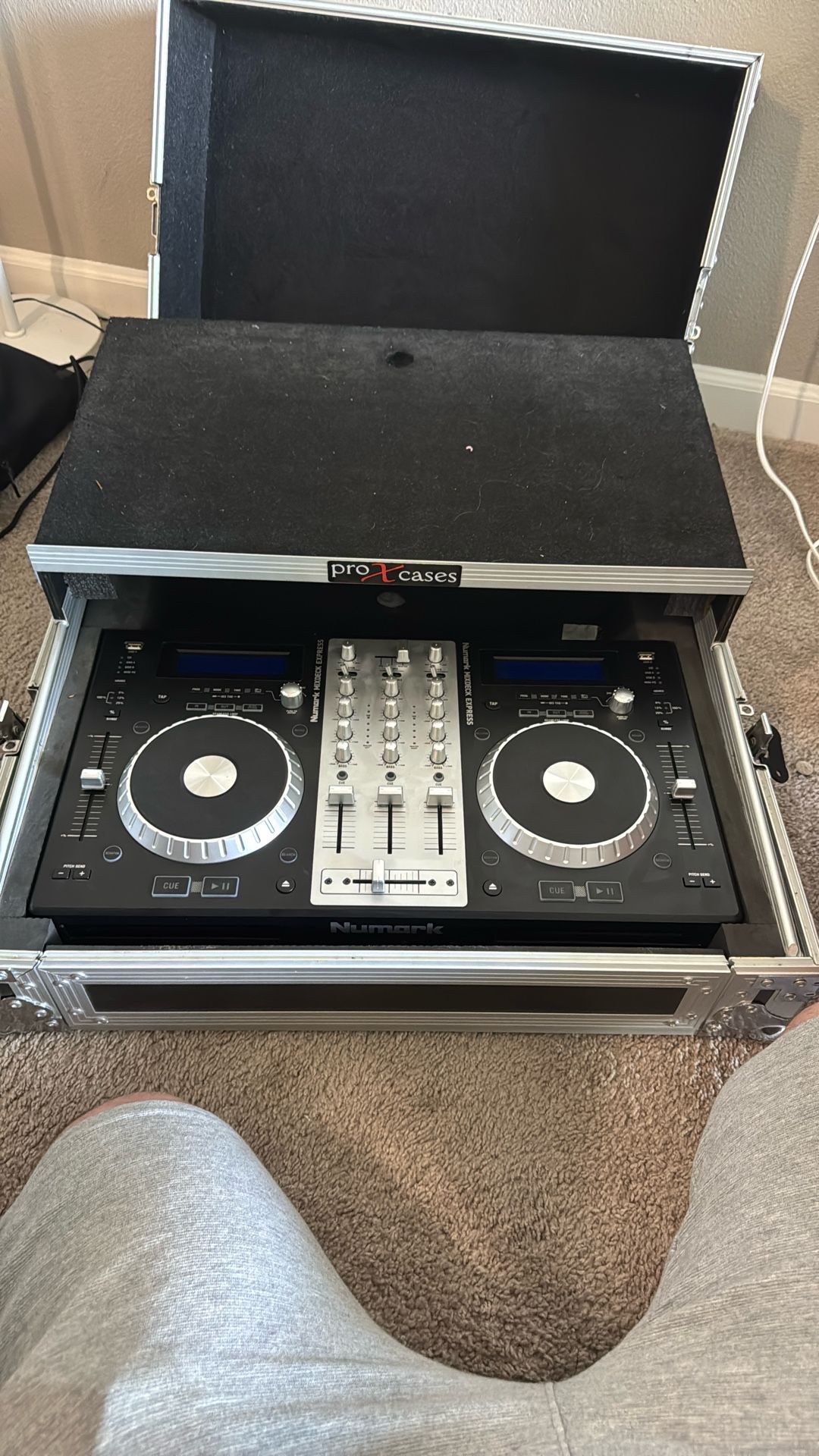 Dj Controller numark With Pro X Case