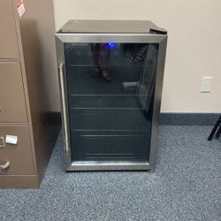 Frigidaire Mini Fridge 