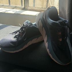 Hoka One One 