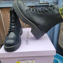 Madden Girl Women's Carra Combat Boot, Black Paris