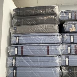 SEALY POSTUREPEDIC QUEEN MATTRESS SALE