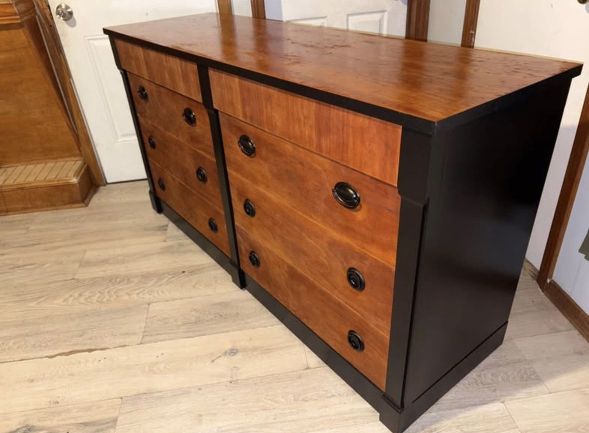 Beautiful 8 Drawer Dresser 