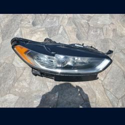 2013-2016 FORD FUSION RIGHT
HEADLIGHT PASSENGER SIDE HALOGEN
GENUINE USED OEM. G1