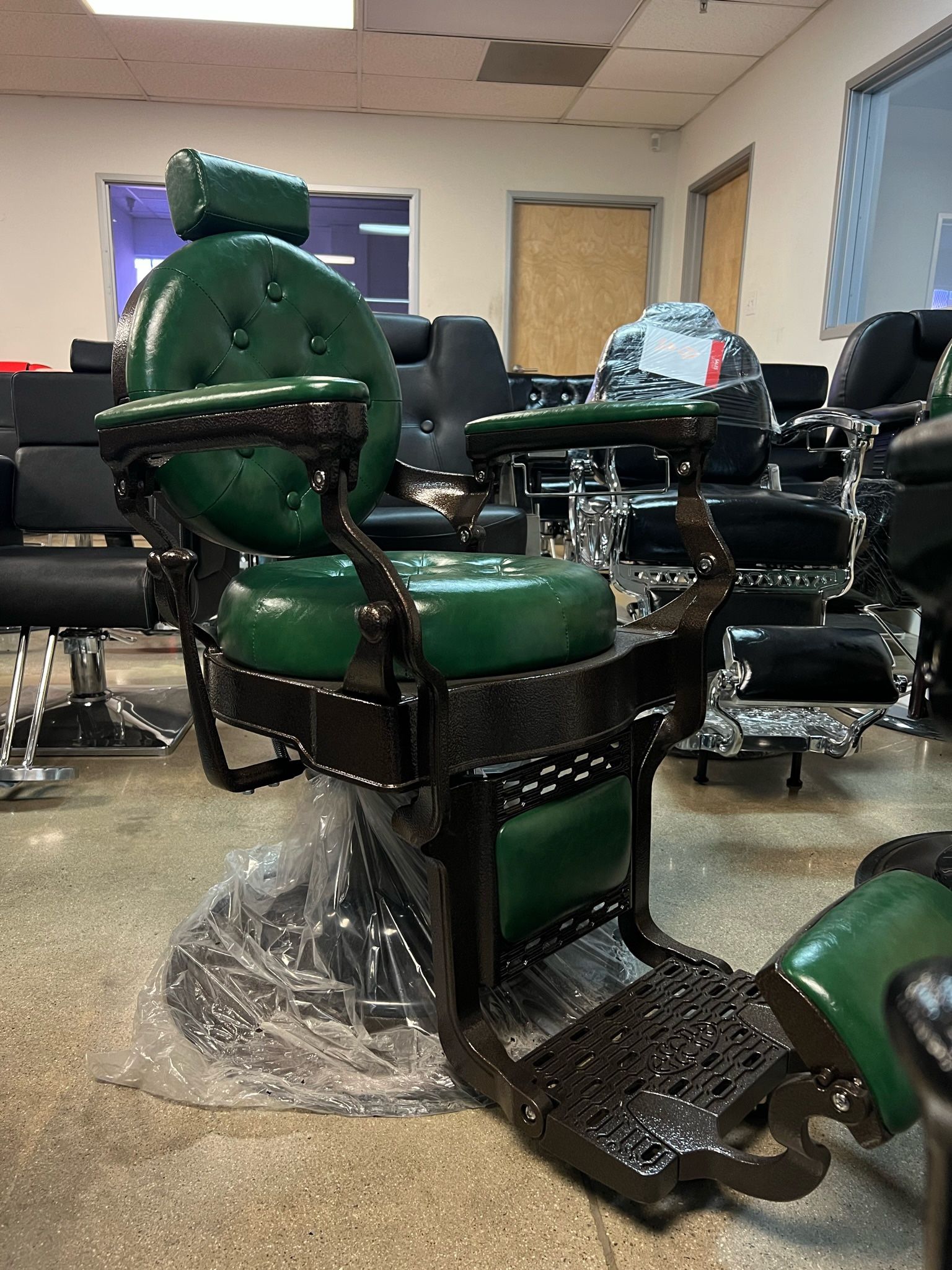 Green Vintage Hydraulic Heavy Duty Styling Barber Chair For Hair