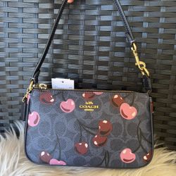 NWT！COACH NOLITA 19 IN SIGNATURE CANVAS WITH CHERRY PRINT（COACH CZ011）