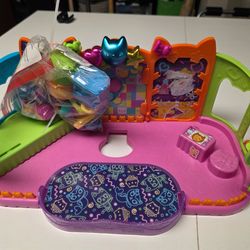 Gabbys dollhouse house party play set