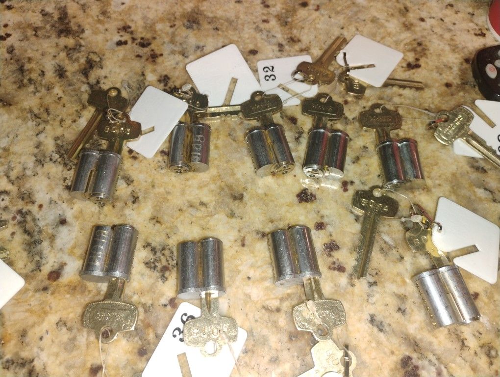 (9) Interchangeable Lock Cores 6 Pin 2 Keys Each