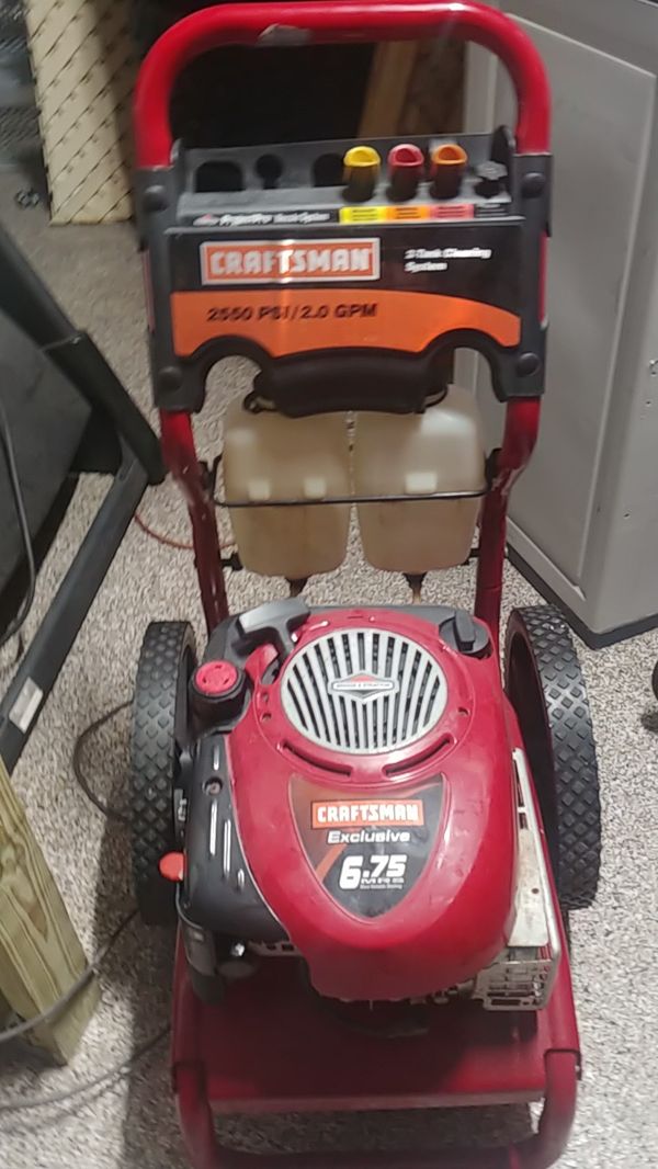 CRAFTSMAN GAS PRESSURE WASHER 2550 PSI 2.0 GPM for Sale in St