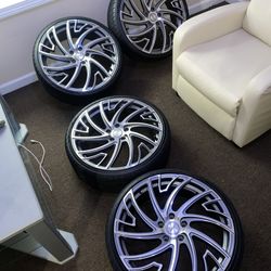 Selling My Rims For $1,000 I Paid $1,500 & Yes I Have All 4 ! Brand New Tires HMU ! 