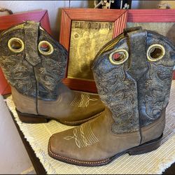 WOMENS BOOTS SIZE 6