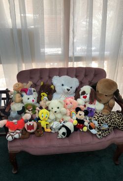 Lot of stuffed animals (various)