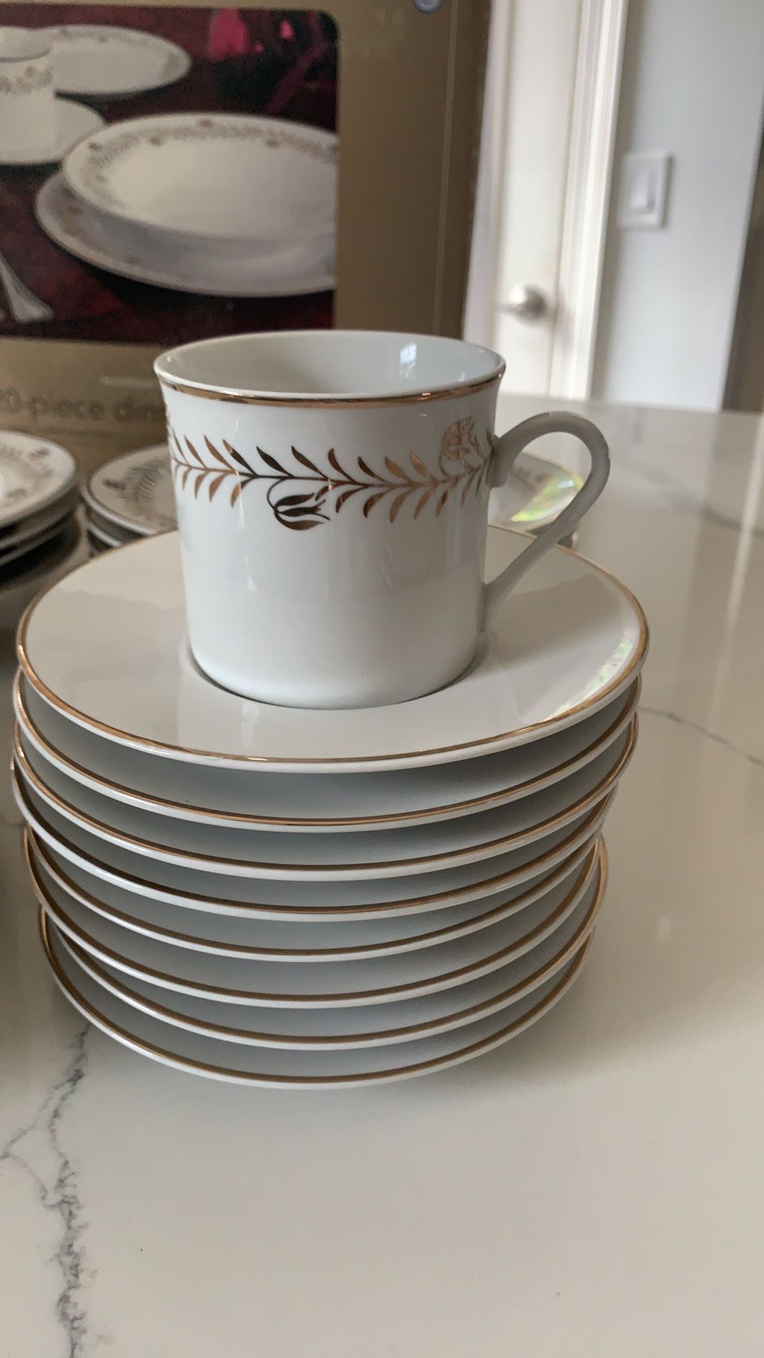 Martha Stewart every day 20 piece dinnerware set