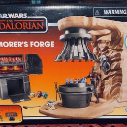Star Wars The Vintage Collection Mandalorian Armorer’s Forge Playset w/ Figure – Complete in Box