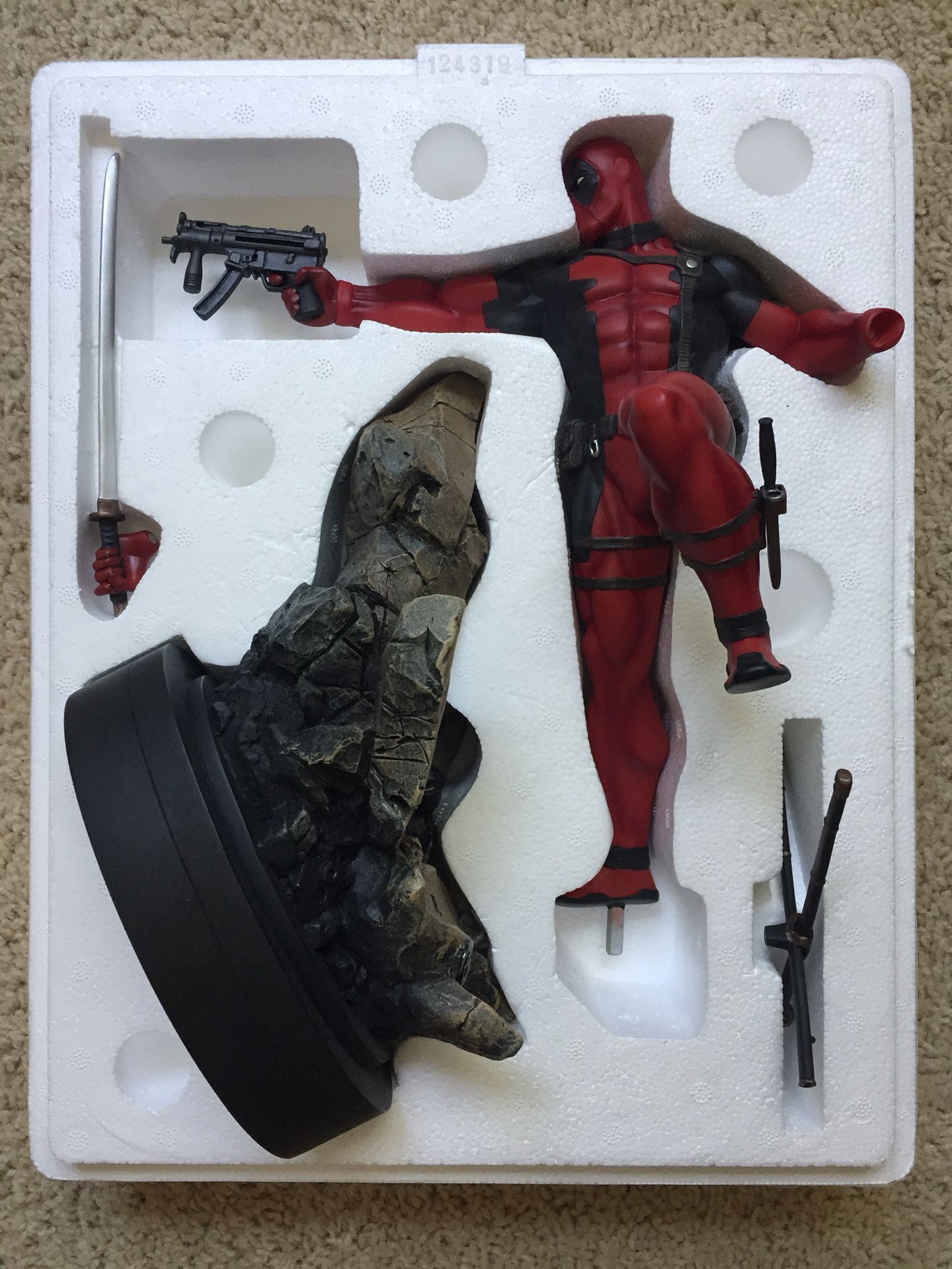 Bowen Designs 1:6 Scale Marvel X-Men Statues: Deadpool Bishop Cable
