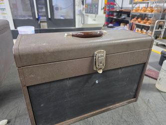 Kennedy tool box with a key