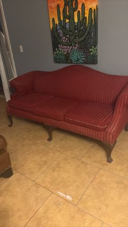 Gorgeous, vintage couch and great condition